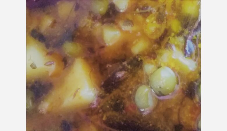 peas-potato-liquid-curry | jhol