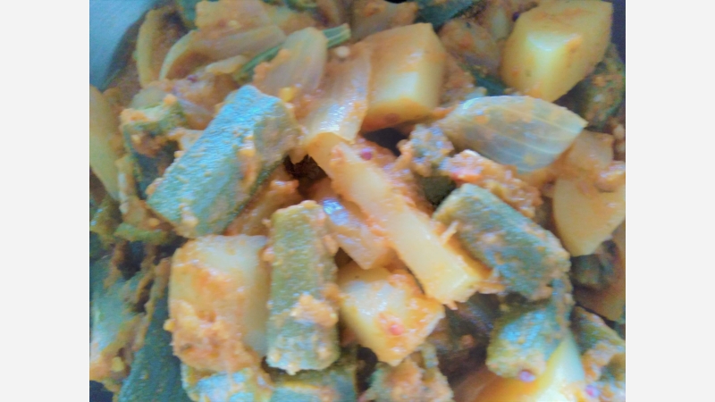 potato ladyfinger curry | bendakaya bangaladumpa masala curry