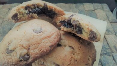 Chocolate-Chip-Cookies-with-Blueberry-Centre