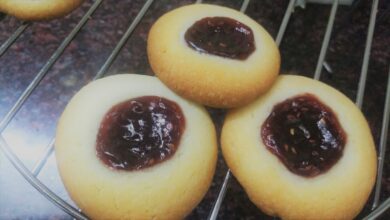 butter-cookies-with-raspberry-jam-centres