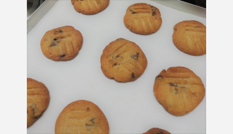 eggless-easy-choco-chip-cookies