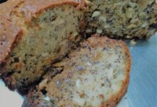 Moist-banana-bread-with-cashewnuts-and-raisins
