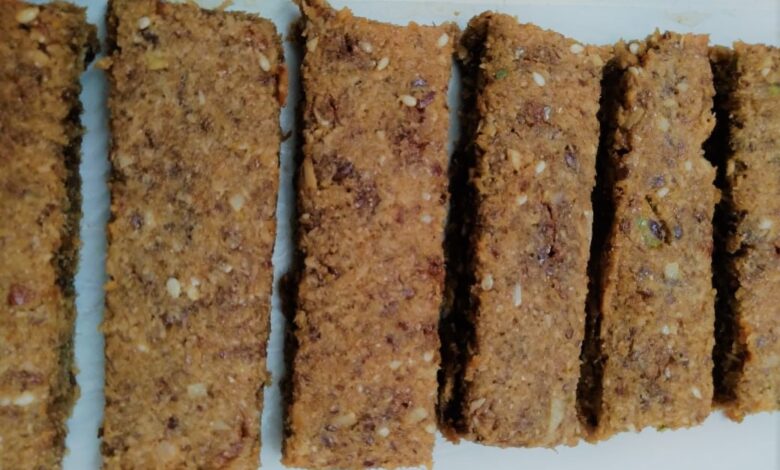 raisin-nut-bar-with-millet-flour